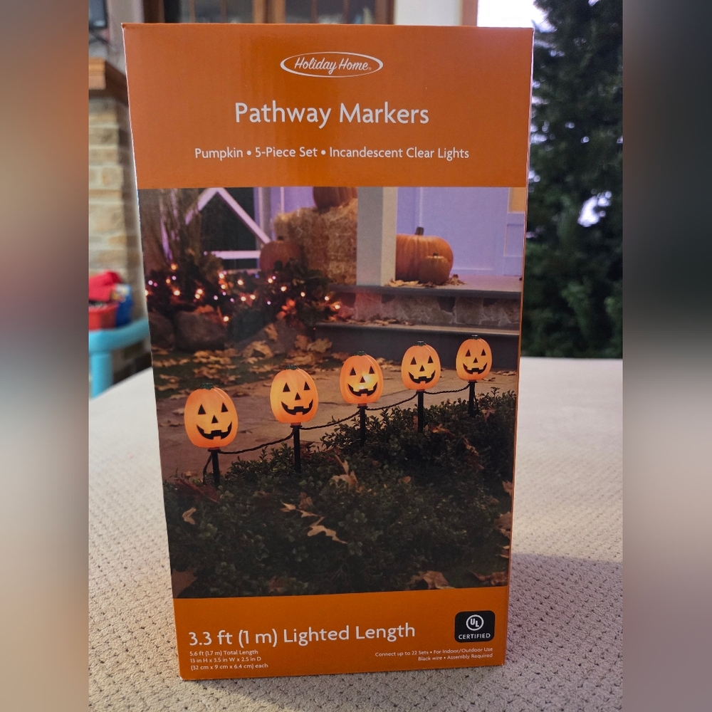 New Holiday Home Pathway Marker Pumpkin 5 count incandescent clear lights. 3.3ft - Picture 3 of 10